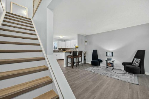 3046 32A Avenue Se, Calgary, AB - Indoor Photo Showing Other Room