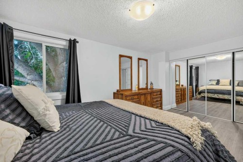 3046 32A Avenue Se, Calgary, AB - Indoor Photo Showing Bedroom