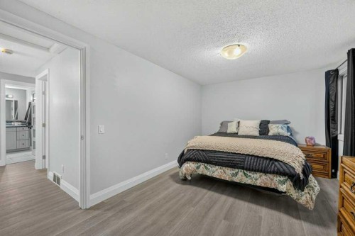 3046 32A Avenue Se, Calgary, AB - Indoor Photo Showing Bedroom