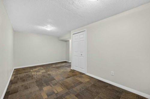 3046 32A Avenue Se, Calgary, AB - Indoor Photo Showing Other Room