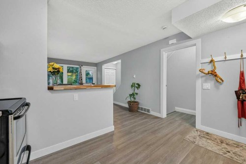 3046 32A Avenue Se, Calgary, AB - Indoor