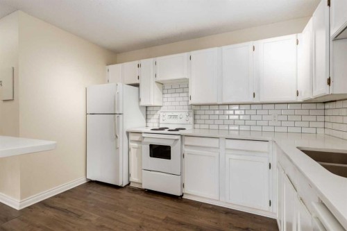 303-730 2 Avenue Nw, Calgary, AB - Indoor Photo Showing Kitchen