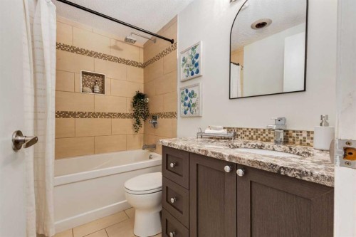 3-906 4 Avenue Nw, Calgary, AB - Indoor Photo Showing Bathroom