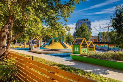 3-906 4 Avenue Nw, Calgary, AB - Outdoor