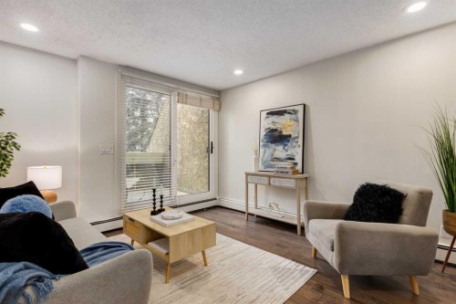 3-906 4 Avenue Nw, Calgary, AB - Indoor Photo Showing Living Room