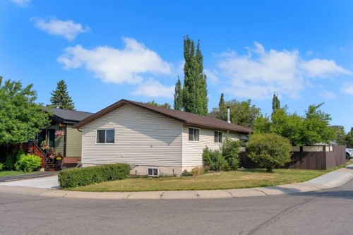 4 Big Springs Green SE Airdrie, AB T4A 1L2