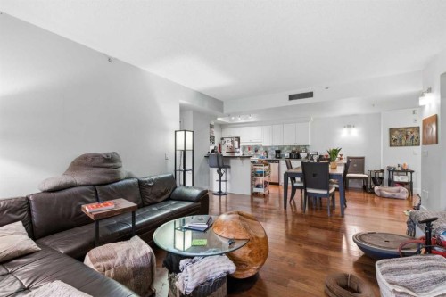 108-114 15 Avenue Sw, Calgary, AB - Indoor Photo Showing Living Room