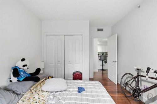 108-114 15 Avenue Sw, Calgary, AB - Indoor Photo Showing Bedroom