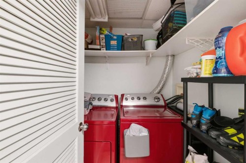 108-114 15 Avenue Sw, Calgary, AB - Indoor Photo Showing Laundry Room