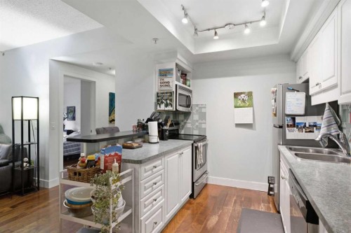 108-114 15 Avenue Sw, Calgary, AB - Indoor Photo Showing Kitchen With Double Sink