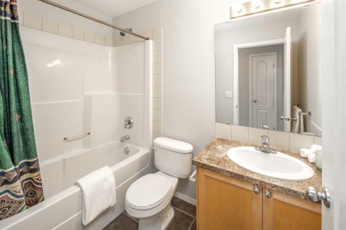 96 Panamount Manor Nw, Calgary, AB - Indoor Photo Showing Bathroom