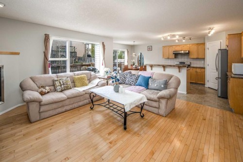 96 Panamount Manor Nw, Calgary, AB - Indoor Photo Showing Living Room