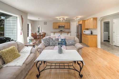96 Panamount Manor Nw, Calgary, AB - Indoor Photo Showing Living Room