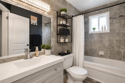 115 Abingdon Crescent Ne, Calgary, AB - Indoor Photo Showing Bathroom