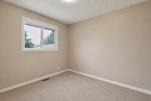 115 Abingdon Crescent Ne, Calgary, AB - Indoor Photo Showing Other Room