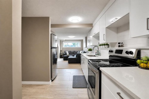 115 Abingdon Crescent Ne, Calgary, AB - Indoor Photo Showing Kitchen