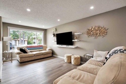 115 Abingdon Crescent Ne, Calgary, AB - Indoor Photo Showing Living Room