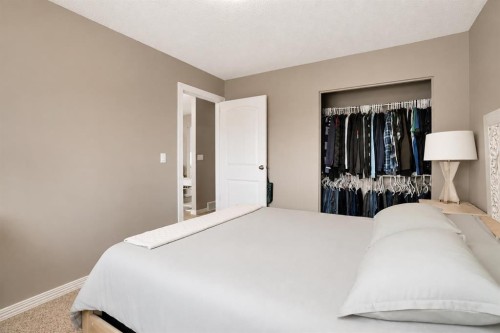 115 Abingdon Crescent Ne, Calgary, AB - Indoor Photo Showing Bedroom