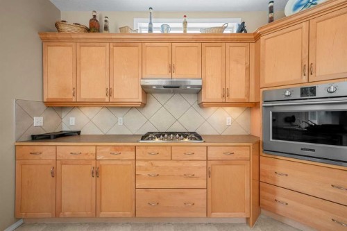 31 Elgin Green Se, Calgary, AB - Indoor Photo Showing Kitchen