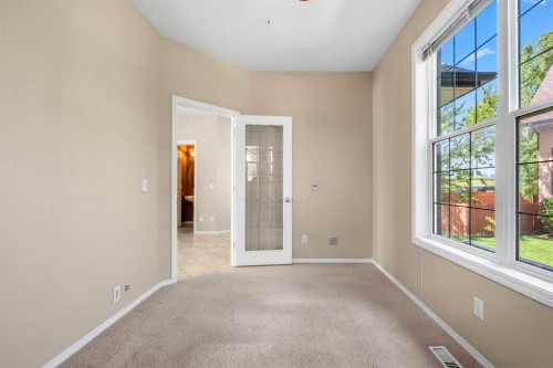 31 Elgin Green Se, Calgary, AB - Indoor Photo Showing Other Room