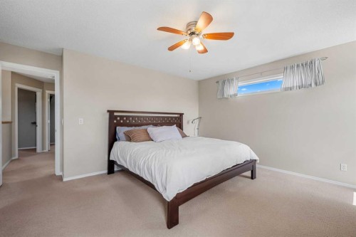 31 Elgin Green Se, Calgary, AB - Indoor Photo Showing Bedroom