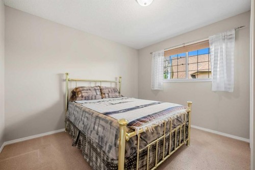 31 Elgin Green Se, Calgary, AB - Indoor Photo Showing Bedroom