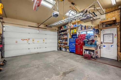 31 Elgin Green Se, Calgary, AB - Indoor Photo Showing Garage