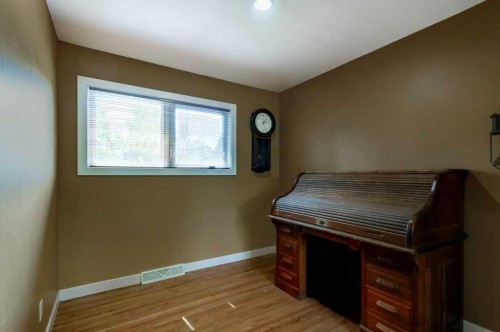 48 Hillary Crescent Sw, Calgary, AB - Indoor Photo Showing Other Room