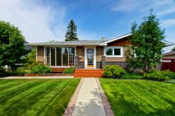 48 Hillary Crescent SW Calgary, AB T2V 3J2