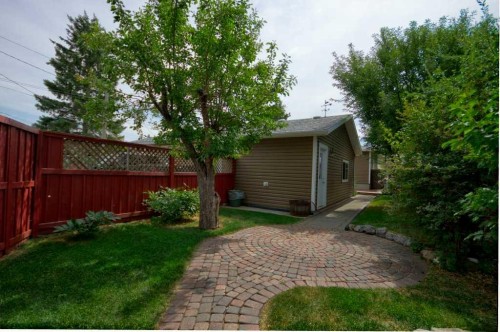 48 Hillary Crescent Sw, Calgary, AB - Outdoor