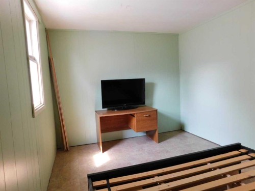 122 44 Avenue West, Claresholm, AB - Indoor Photo Showing Bedroom