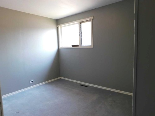 122 44 Avenue West, Claresholm, AB - Indoor Photo Showing Other Room