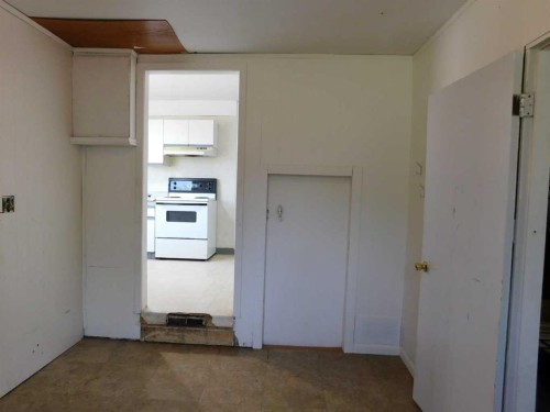 122 44 Avenue West, Claresholm, AB - Indoor Photo Showing Other Room