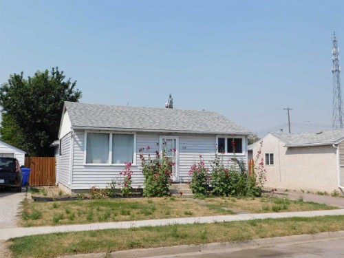 122 44 Avenue West, Claresholm, AB - Outdoor