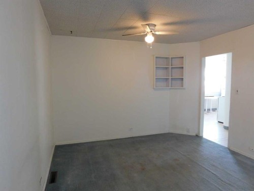 122 44 Avenue West, Claresholm, AB - Indoor Photo Showing Other Room