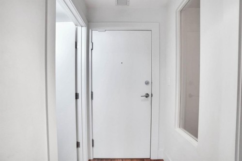 203-510 Edmonton Trail Ne, Calgary, AB - Indoor Photo Showing Other Room