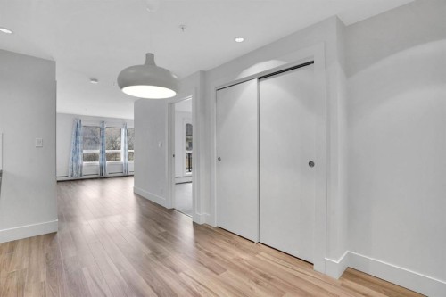 203-510 Edmonton Trail Ne, Calgary, AB - Indoor Photo Showing Other Room