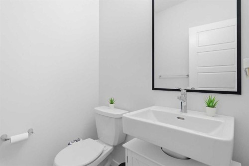 44 Amblefield Avenue Nw, Calgary, AB - Indoor Photo Showing Bathroom