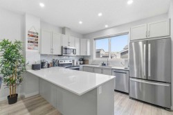 44 Amblefield Avenue NW Calgary, AB T3P 2C1