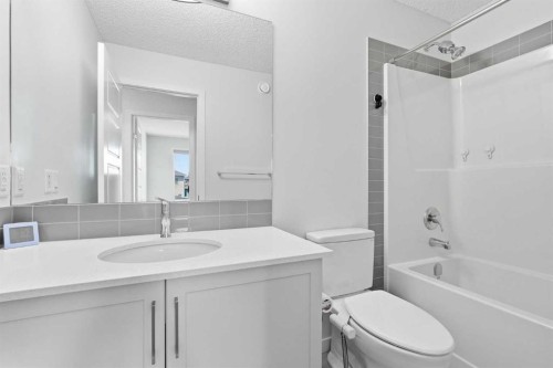44 Amblefield Avenue Nw, Calgary, AB - Indoor Photo Showing Bathroom