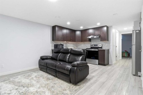 44 Amblefield Avenue Nw, Calgary, AB - Indoor Photo Showing Kitchen