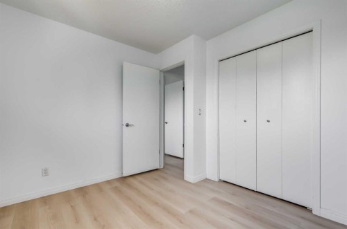 264 Templeview Way Ne, Calgary, AB - Indoor Photo Showing Other Room