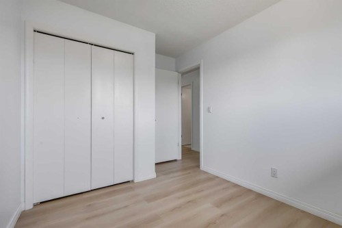 264 Templeview Way Ne, Calgary, AB - Indoor Photo Showing Other Room