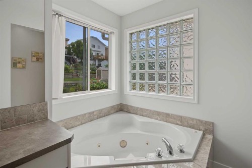 21 Edgebrook Park Nw, Calgary, AB 