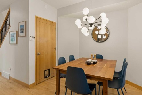 202 26 Avenue Nw, Calgary, AB - Indoor Photo Showing Dining Room