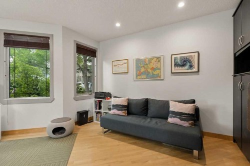 202 26 Avenue Nw, Calgary, AB - Indoor Photo Showing Living Room