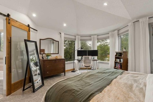 202 26 Avenue Nw, Calgary, AB - Indoor Photo Showing Bedroom