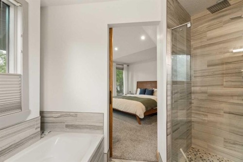 202 26 Avenue Nw, Calgary, AB - Indoor Photo Showing Bathroom