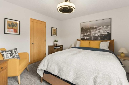 202 26 Avenue Nw, Calgary, AB - Indoor Photo Showing Bedroom