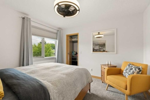 202 26 Avenue Nw, Calgary, AB - Indoor Photo Showing Bedroom
